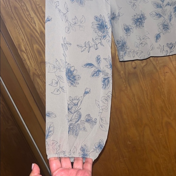 House of Harlow size Medium Floral Print Sheer Gray Top - Picture 3 of 9